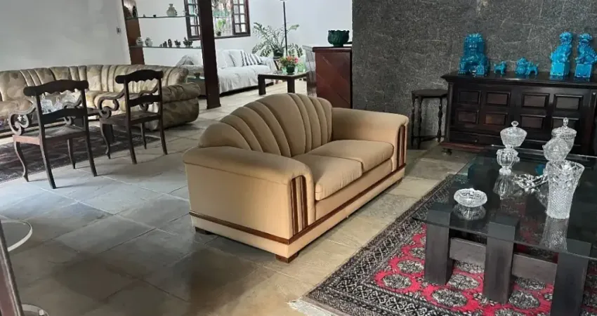 Casa tradicional na melhor localização da Enseada do Suá