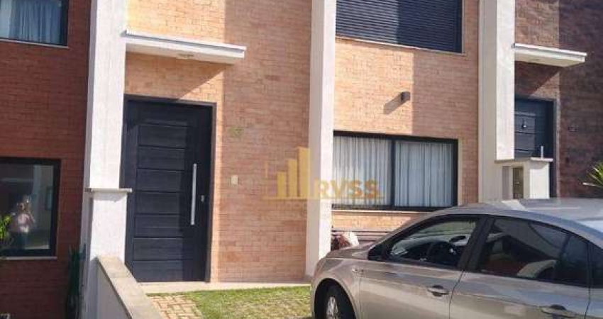 Casa à venda e locação em Condomínio fechado, estilo casas de vila, muito bem localizado na região nobre da cidade.