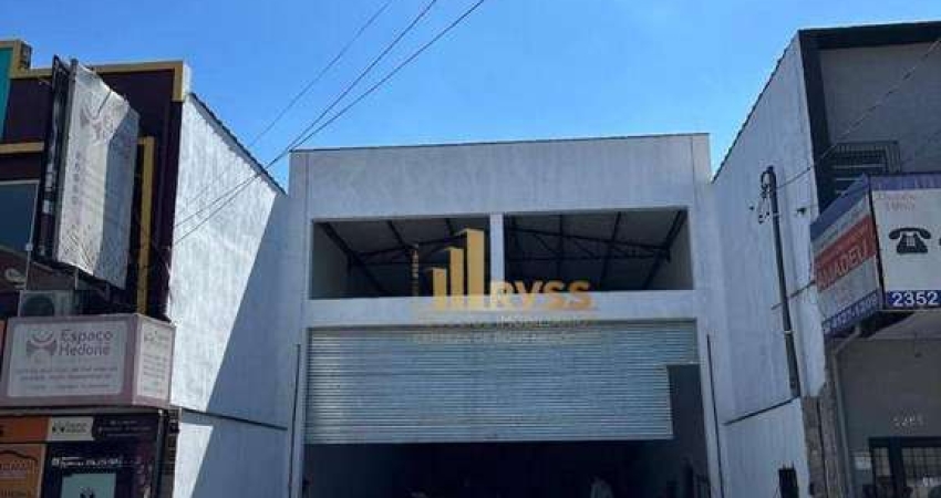 Excelente Galpão com 300 m² de loja térrea, mezanino de 150 m², 03 banheiros e 4 vagas estacionamento