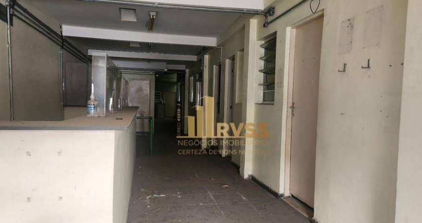 Excelente imóvel comercial com recepção, 15 salas, 4 banheiros, 2 cozinhas, em localização privilegiada.