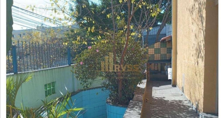 Galpão em 500 m² de terreno, vão livre de 230 m², área construída de 348 m², proporcionando diversas possibilidades de uso em localização estratégica