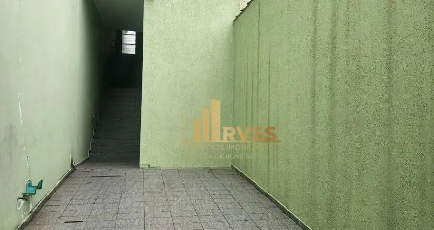 Casa com 2 dormitórios, 1 suíte,  ampla sala, copa e cozinha, quintal e 1 vaga