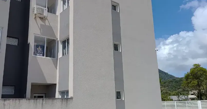 Ótimo apartamennto com piscina em matinhos , churrasqueira , garagem , próximo no mar.