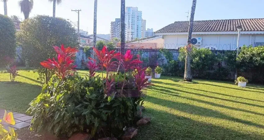 Casa à venda no bairro Jardim Virgínia em Guarujá/SP