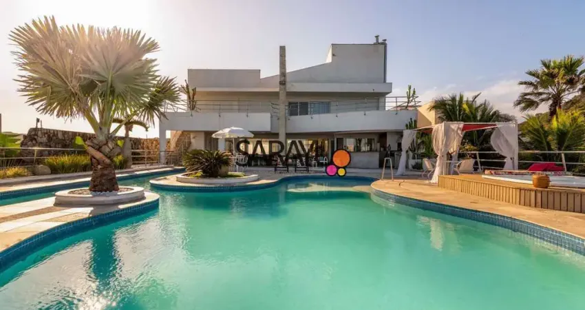 Casa Alto Padrão - Casa Alto Padrão - Frente Total para o Mar: Luxo, Design e Natureza Integrada