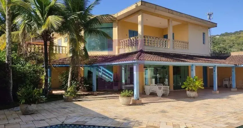 Sobrado à venda no bairro Balneário Praia do Pernambuco em Guarujá/SP
