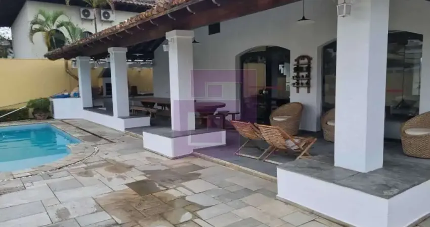 Sobrado à venda no bairro Jardim Virgínia em Guarujá/SP