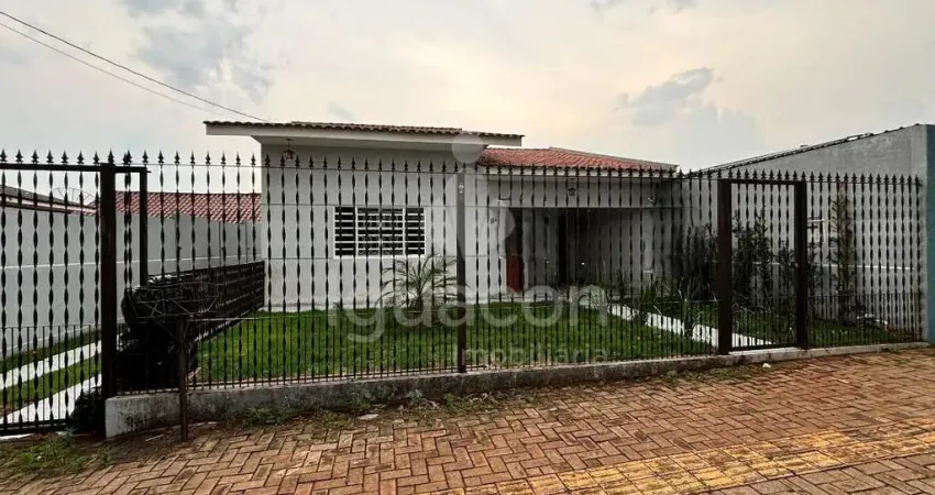 Casa com 03 Dormitórios sendo 01 Suite e Edícula com Churrasqueira no Três Lagoas