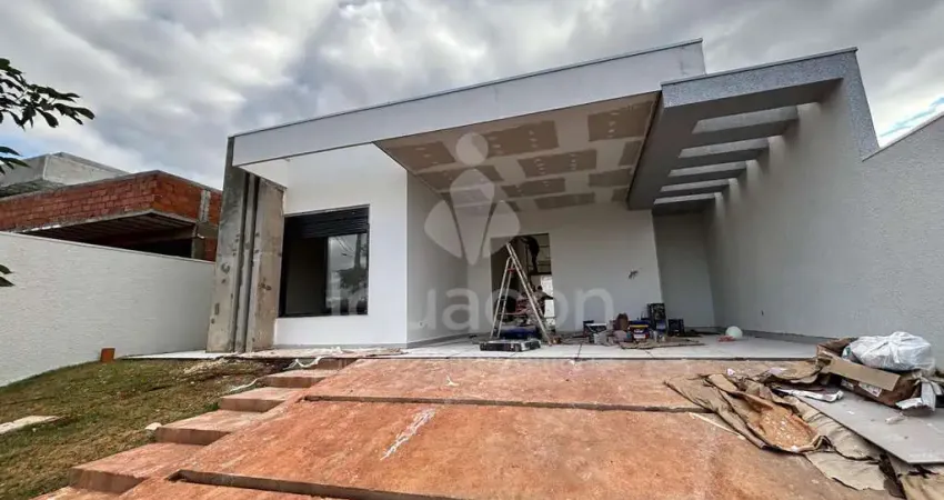 Casa com 03 Suítes sendo 01 Suíte com Closet e Piscina com Cascata no Condomínio Falls Ville