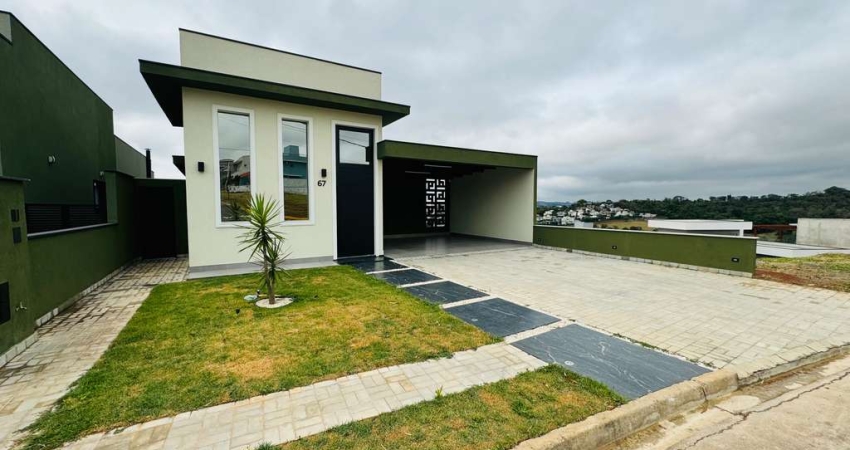 Casa em condomínio à venda em Bragança Paulista-SP, Condomínio Villa Real, com 3 quartos, 2 suítes, 2 salas, 4 vagas de garagem e 310m².