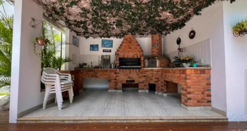 Linda Casa à venda com 584m² 4 quartos 4 suítes 4 vgs Jardim Guedala