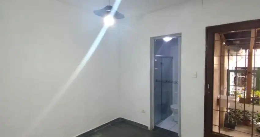 Charmosa casa com 2 quartos e quarto com suíte Jd. Ernestina