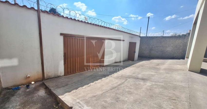 Casa para aluguel e venda,4 quartos sendo 1 suíte, banheiro, sala, cozinha, área de serviço, garagem