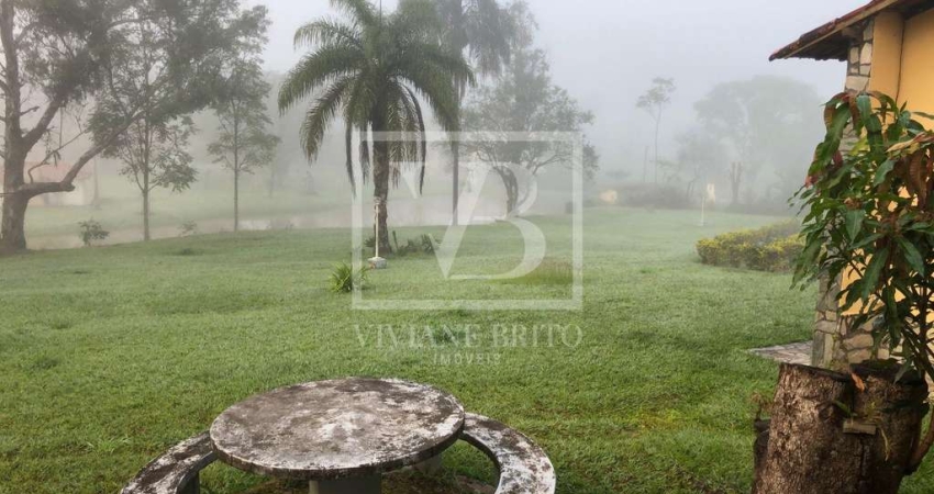 Sítio à venda 400m  com 5 quartos sendo 3 suítes, piscina, jardim, no bairro Casa Amarela em BETIM