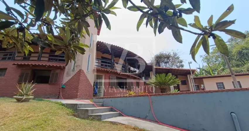 Ampla residência à venda no Quintas do Godoy,  2.000 m , piscina e muito verde