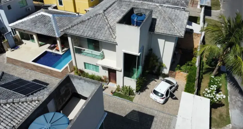 Alugo excelente casa Duplex 4/4 sendo 3 suítes R$ 5.200