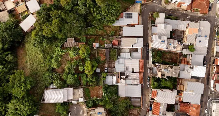 Terreno à venda na Rua Carangola, 560, Democrata, Juiz de Fora