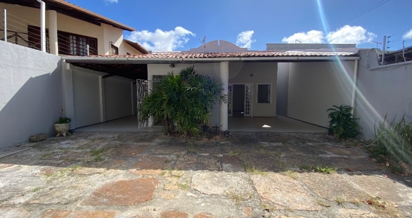 Casa com 3 quartos à venda na Rua Maria Almeida, 751, Coaçu, Fortaleza
