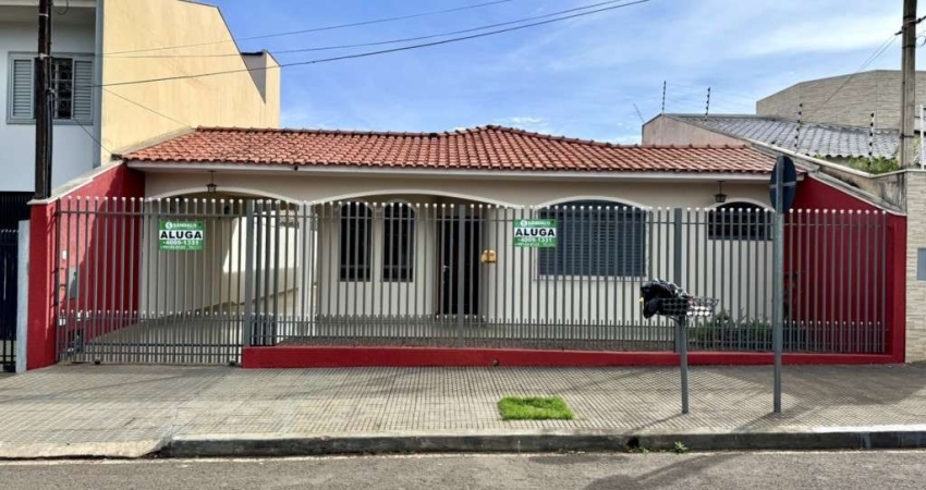 Casa com 3 quartos para alugar por R$ 3900.00, 182.51 m2 - JARDIM LUCIANOPOLIS - MARINGA/PR