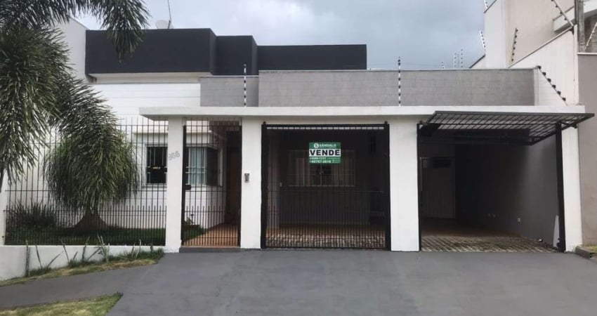Casa com 3 quartos à venda por R$ 595000.00, 207.00 m2 - JARDIM PARAIZO - MARINGA/PR