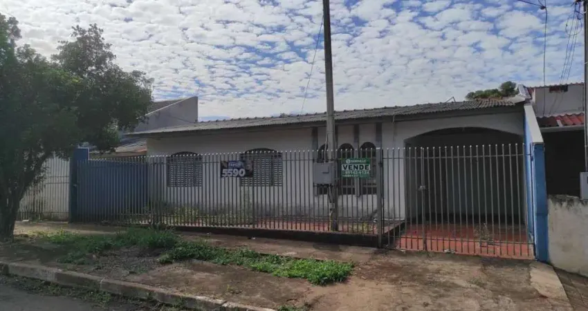 Casa com 3 quartos à venda por R$ 380000.00, 234.69 m2 - PARQUE DAS BANDEIRAS - MARINGA/PR