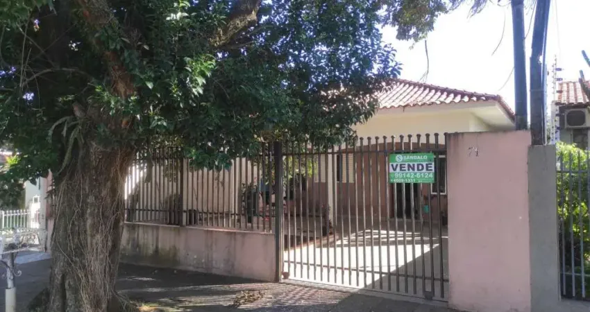 Casa com 3 quartos à venda por R$ 460000.00, 300.00 m2 - VILA NOVA - MARINGA/PR