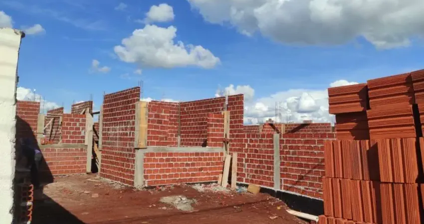 Casa com 3 quartos à venda por R$ 350000.00, 76.64 m2 - CONJUNTO HABITACIONAL REQUIAO - MARINGA/PR