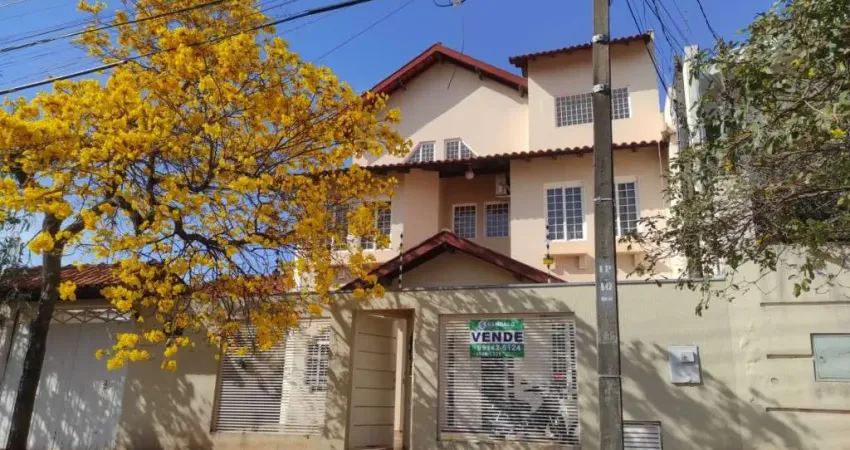 Casa com 4 quartos à venda por R$ 1300000.00, 240.00 m2 - JARDIM REAL - MARINGA/PR