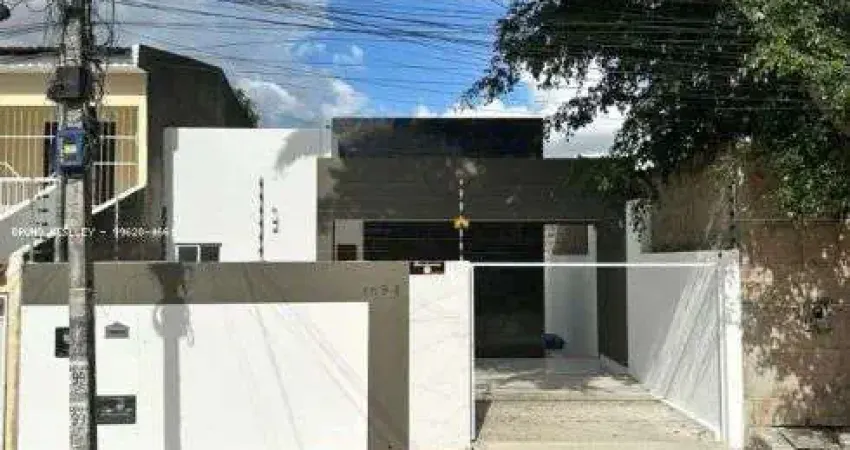 Casa para Venda em Campina Grande, Serrotão, 3 dormitórios, 1 suíte, 2 banheiros, 2 vagas