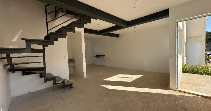 Sobrado moderno para venda, 97m2 e 3 quartos em Condomínio - Valinhos - SP