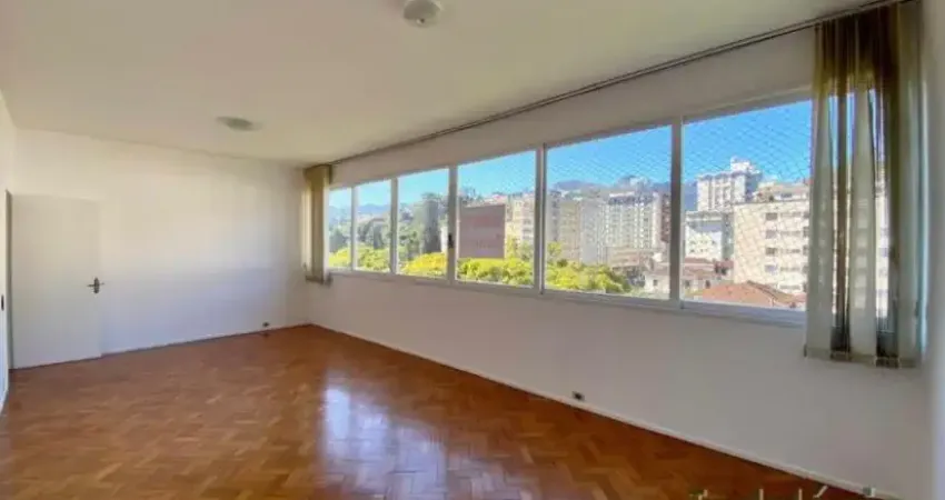 Praça da liberdade, região nobre de petrópolis! 3 quartos sendo 1 suíte!