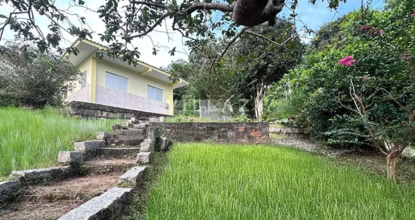 Casa à Venda no Centro de Garopaba – Vista para o Mar e Próxima à Praia