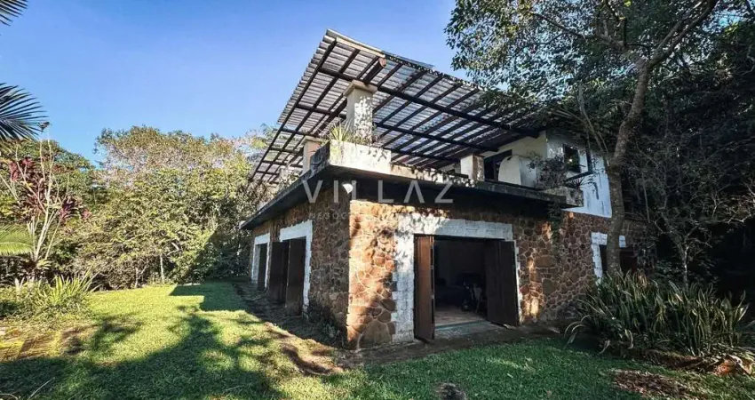 Casa com Piscina Natural no Bairro Encantada, Garopaba/SC