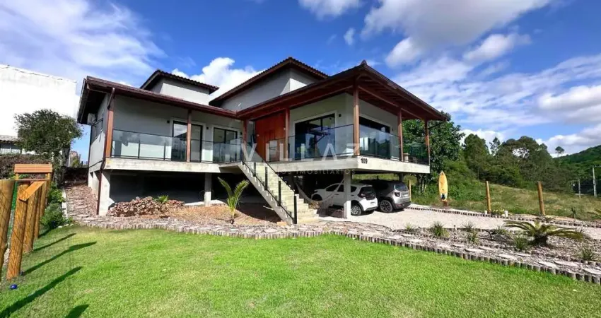 Casa Nova com 3 Suítes em Areias do Macacu – A Minutos da Praia, com Área Gourme
