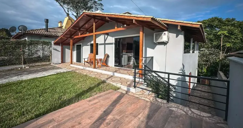 Porteira fechada! casa com 6 quartos em garopaba! 2 minutos do centro.