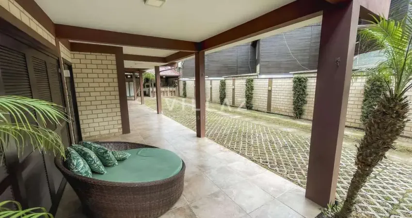 Casa com 4 quartos em condomínio fechado próximo à praia do rosa norte