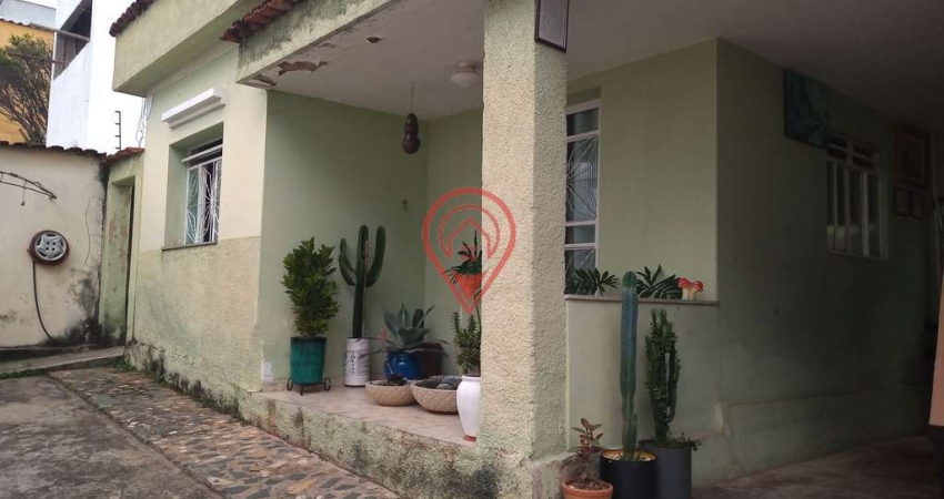 Casa 3 Quartos com 2 Barracões no Miramar Região do Barreiro BH