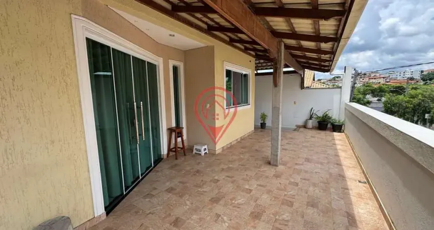Casa no Bairro Novo Tirol na região do Barreiro em BH + 02 barracões