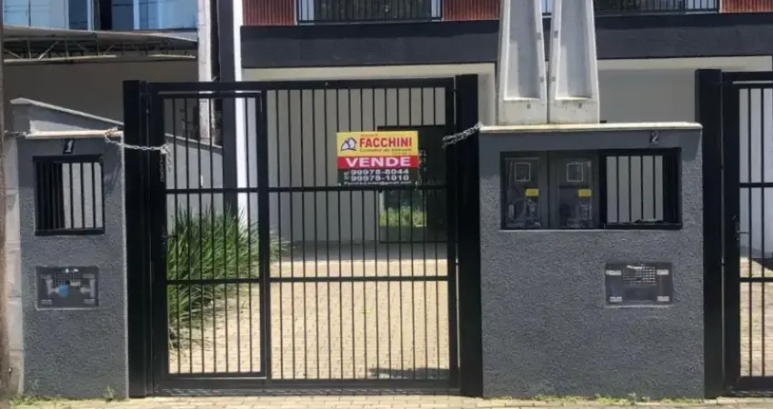 Sobrado Geminado Novo no Iririú com 02 dormitórios e 01 suíte