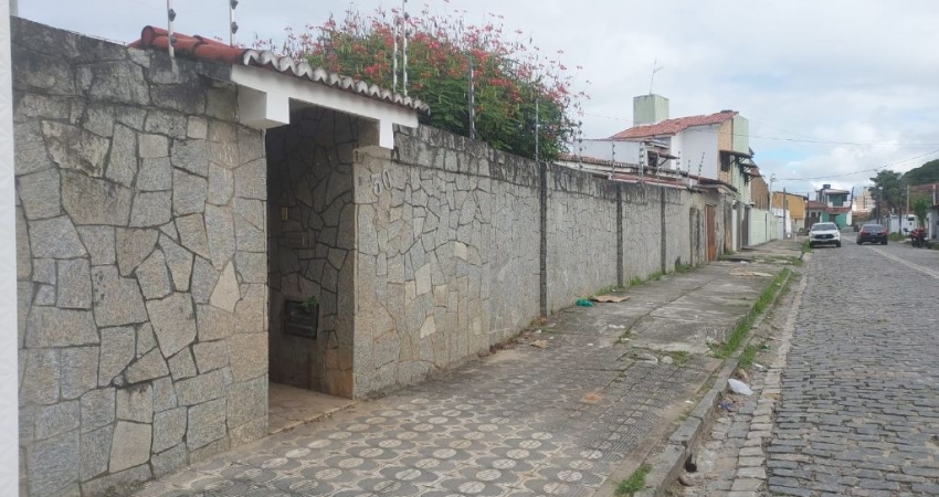 Casa em Nova Parnamirim localização estratégica para clínica,  consultório e  residência