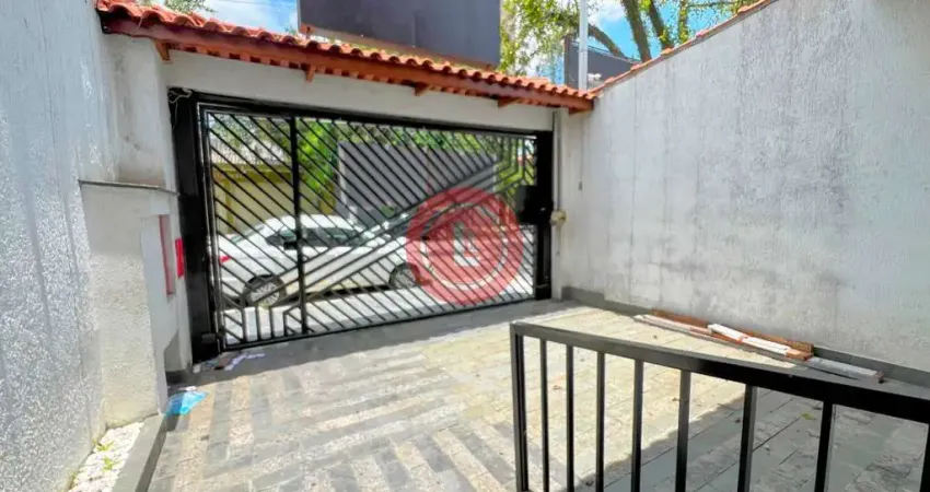 Sobrado para venda no Centro de Santo André-SP. Possui terreno com 125m2 (5x25) e construção de 207m2. Estudo permuta por apartamento em Santo André.