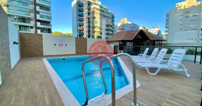 Cobertura tipo duplex de 172m2 com piscina e vista para o mar, à venda no centro de Florianópolis SC.