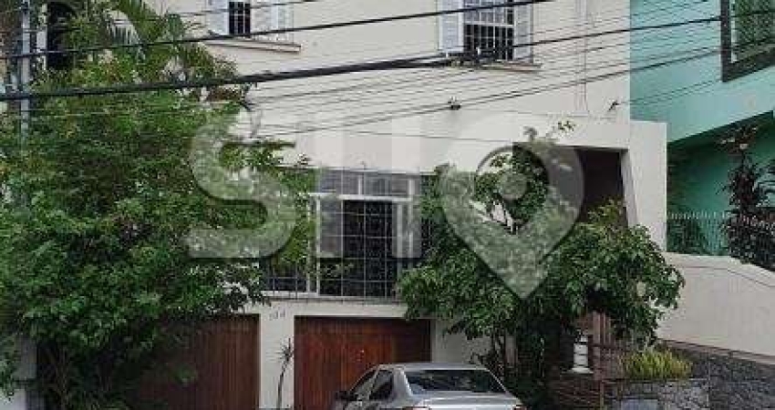 Casa com 3 quartos para alugar na Rua Patápio Silva, 104, Jardim das Bandeiras, São Paulo