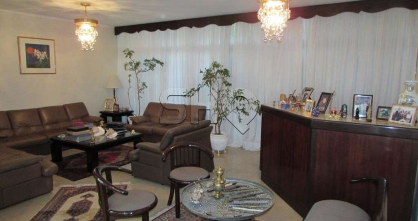 Casa com 4 quartos à venda na Rua Urbanizadora, 209, Sumaré, São Paulo
