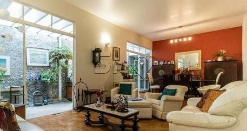 Casa com 3 quartos à venda na Rua Cássio Martins Vilaça, 261, Pacaembu, São Paulo