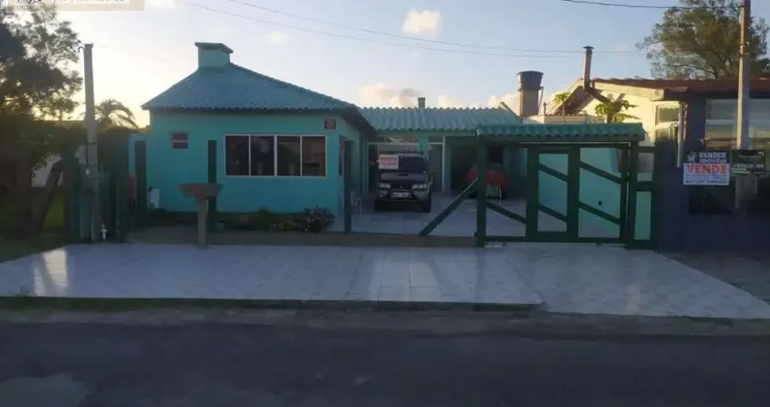 Casa para Venda em Cidreira, Centro, 4 dormitórios, 2 suítes, 4 banheiros, 2 vagas