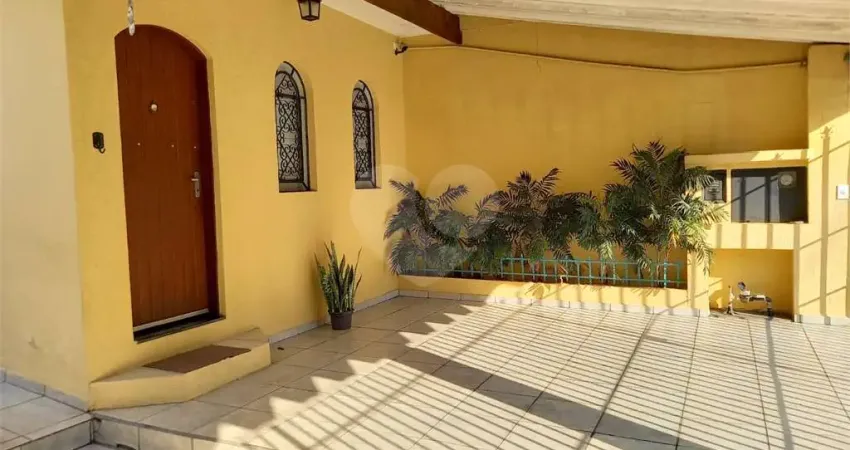 Casa térrea com 2 quartos à venda ou para locação em Vila Ipojuca - SP