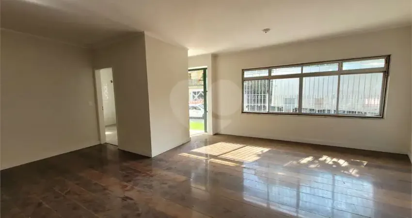 Casa térrea com 3 quartos à venda em Jardim Regina - SP
