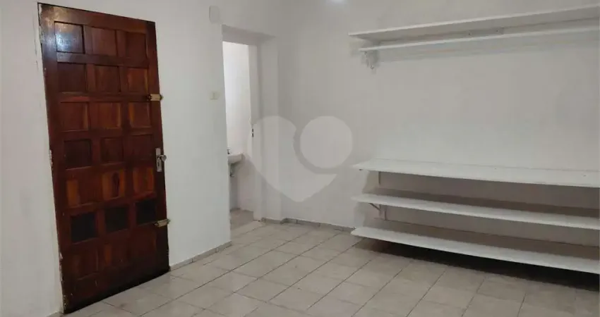 Casa em condomínio fechado com 1 quarto para alugar na Rua Rumaica, Vila Ipojuca, São Paulo