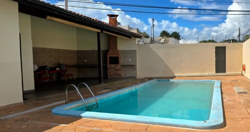 Casa com piscina e churrasqueira para alugar no Jardim Europa, em Bauru - SP